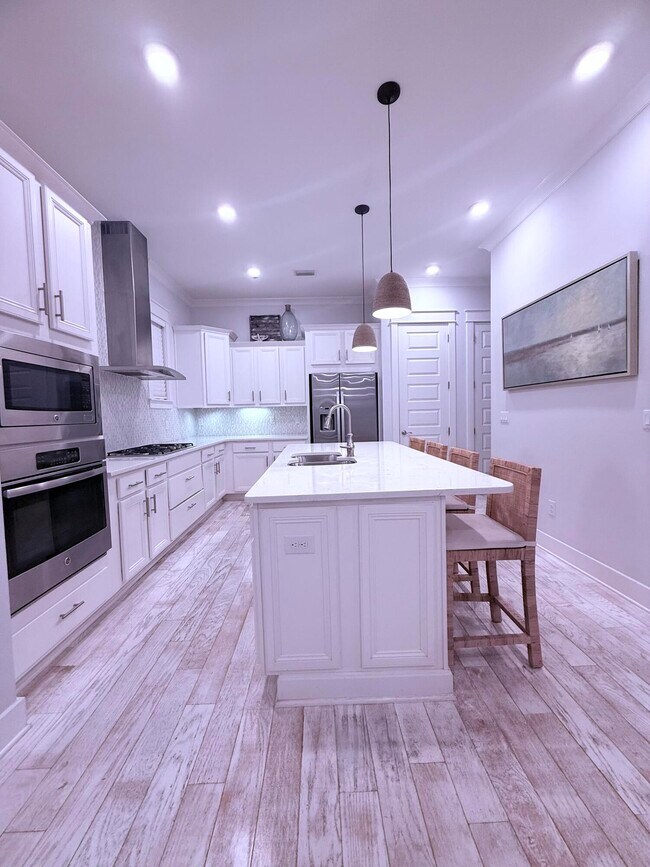 Building Photo - 36 York Ln