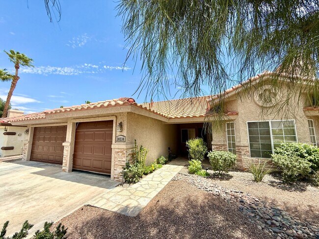 Building Photo - Landau Manor - FANTASTIC 4Br/2ba/3 car garage w/ POOL & SOLAR!