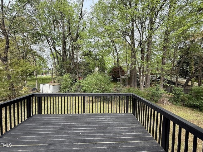 Building Photo - 215 Walnut St