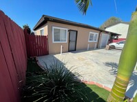 Building Photo - Charming 2 Bedroom IB Duplex Unit