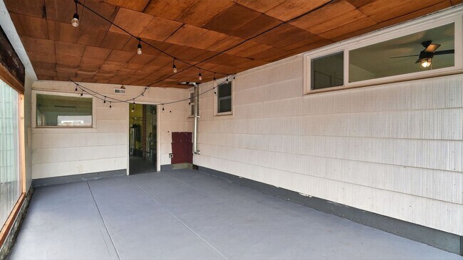 Building Photo - 1155 18th St NE