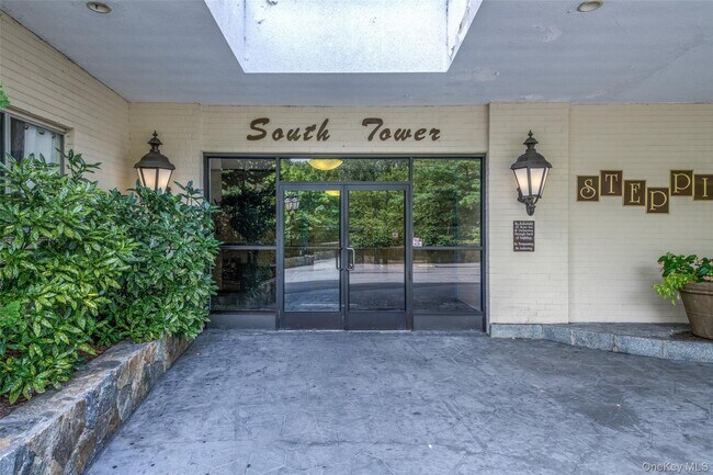 Building Photo - 125 Lake St