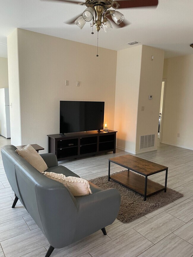 Building Photo - Brand New 1 Bedroom / 1 Bathroom Apartments in Lindale!