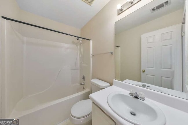 Building Photo - 2025 Baramore Oaks Dr