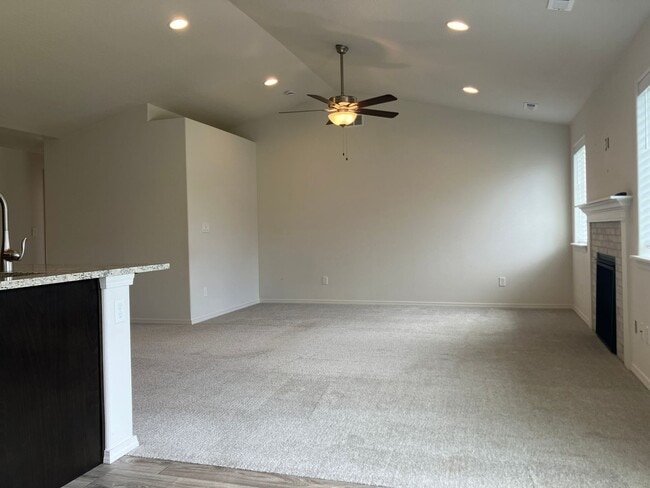 Building Photo - 2023 Three Bedroom Home in Dallas