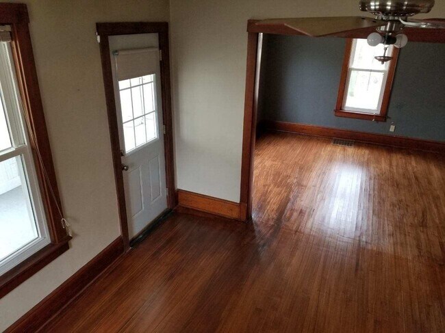 Building Photo - Private 4-Bedroom Farm Home on Large Lot with Screened Porch