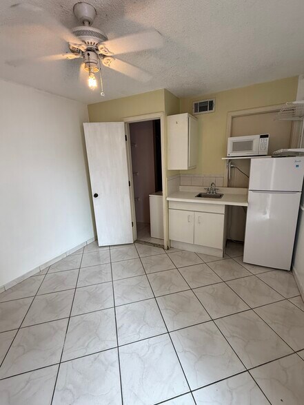 Building Photo - 6420 SW 127th Pl