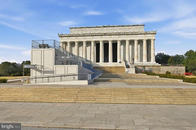 Building Photo - 916 G St NW