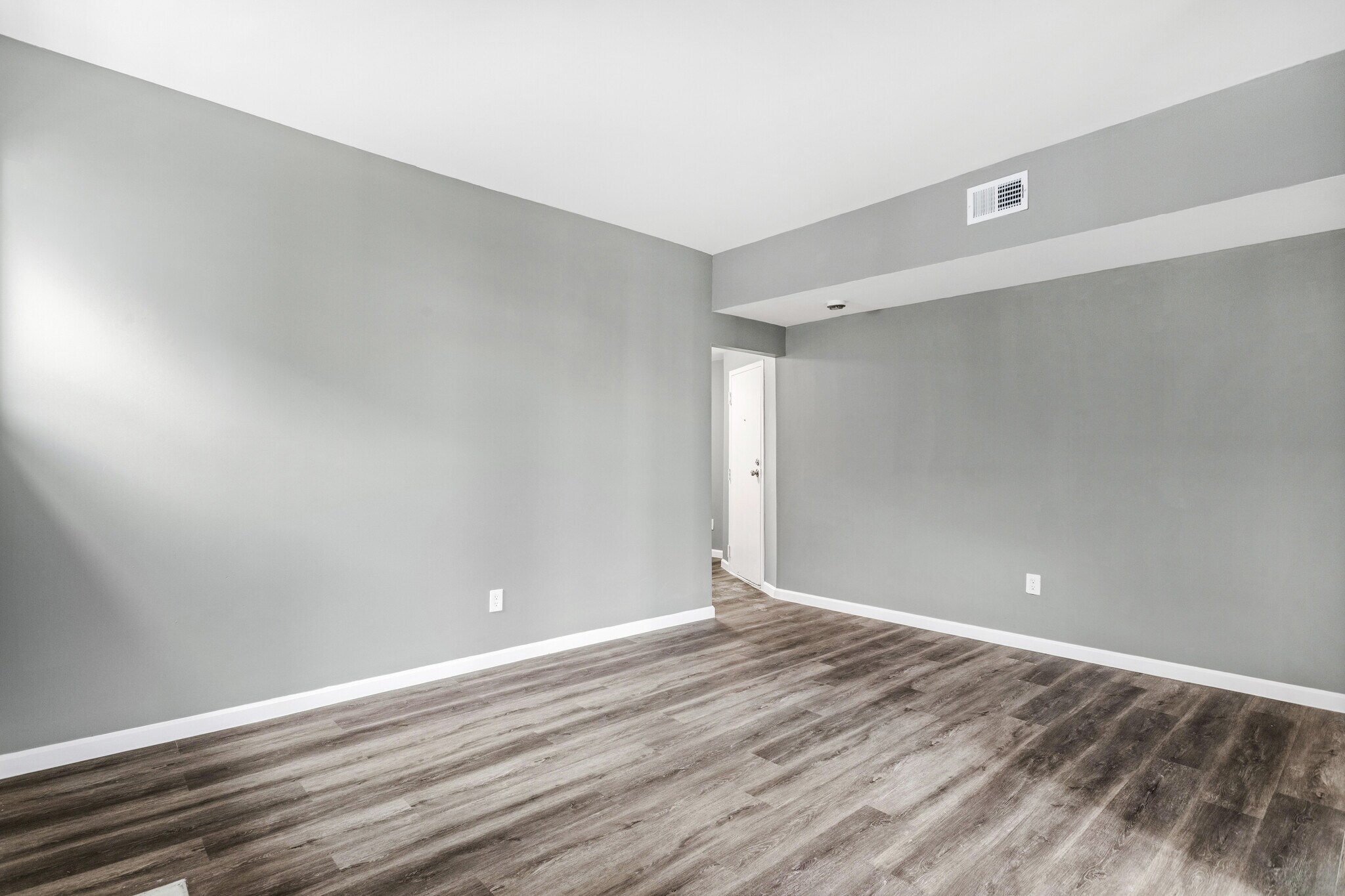 Building Photo - 5582 Pershing Ave