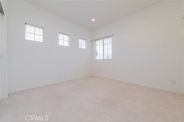 Building Photo - 22661 White Oaks