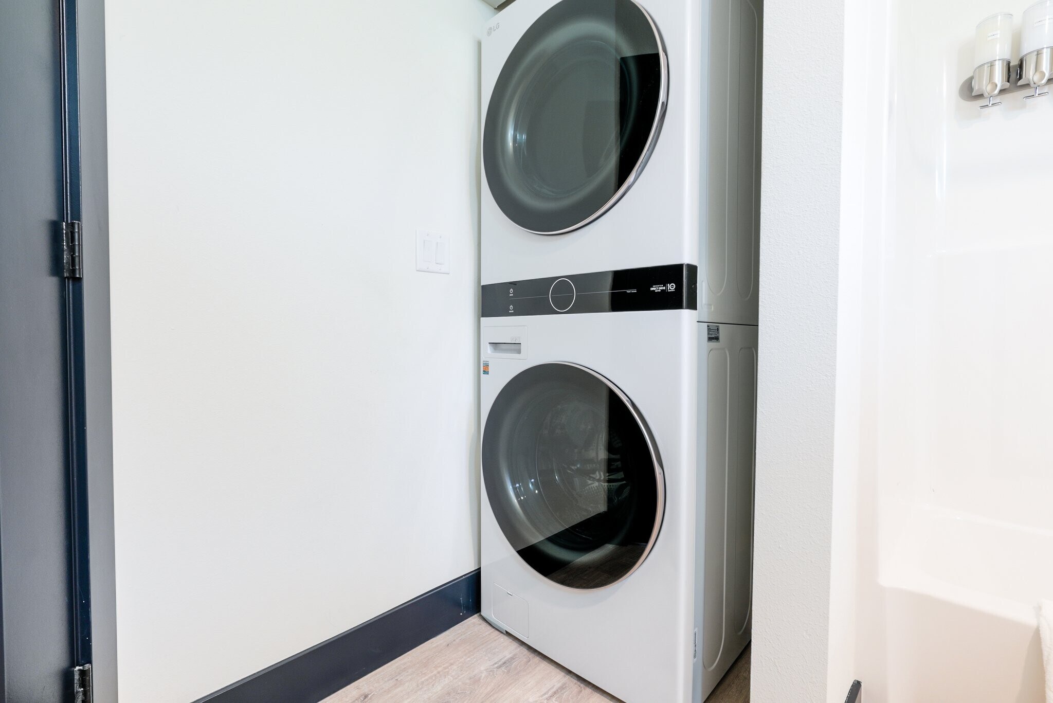 Building Photo - 10009 Des Moines Memorial Dr S