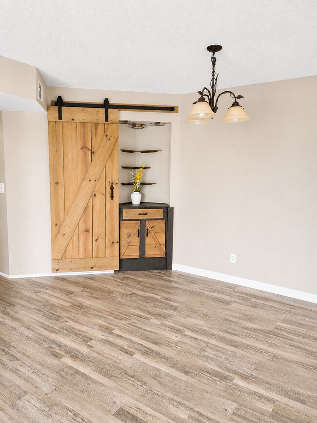Building Photo - 2257 Huntingdon Dr
