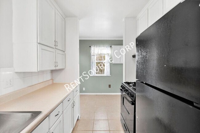 Building Photo - 1040 Flora St