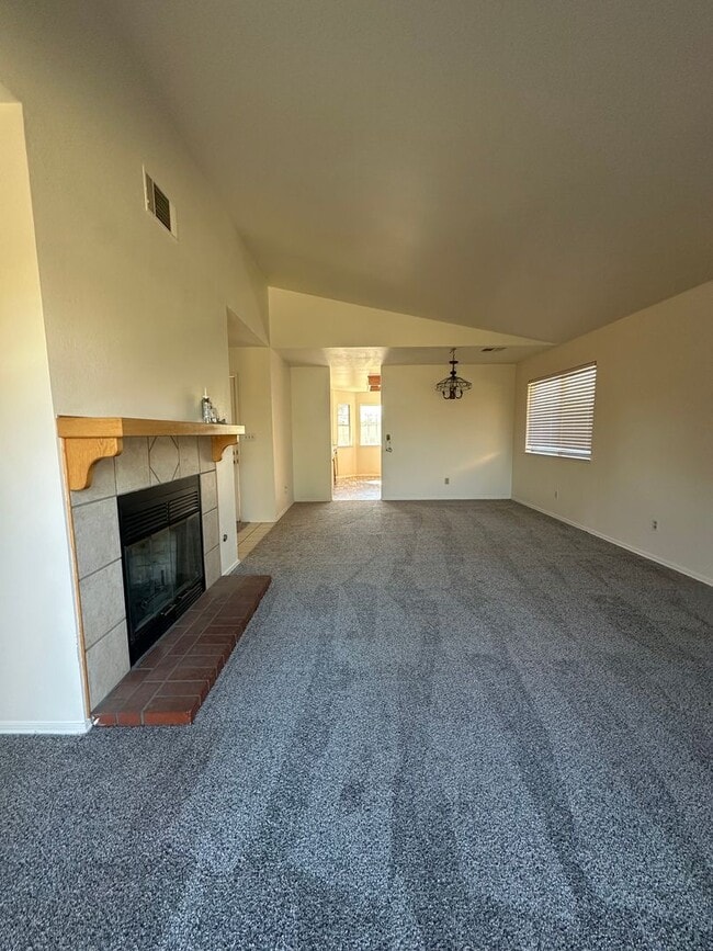 Building Photo - Riverbank Home Available NOW!!