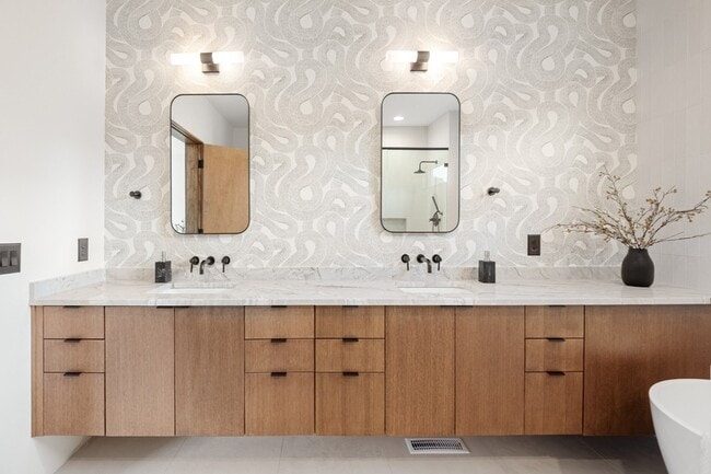 Building Photo - 1603 5th Ave N