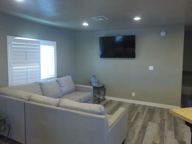 Building Photo - Spacious 4 bedroom 2 bath Double wide Available short term or long term