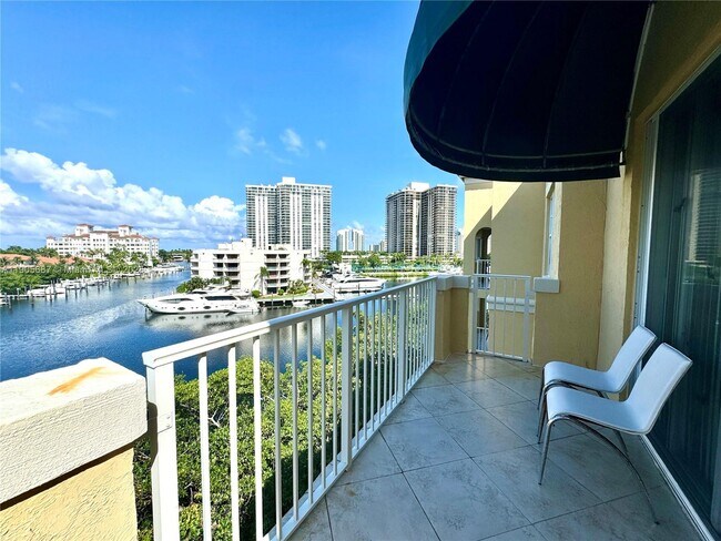 Building Photo - 19999 E Country Club Dr