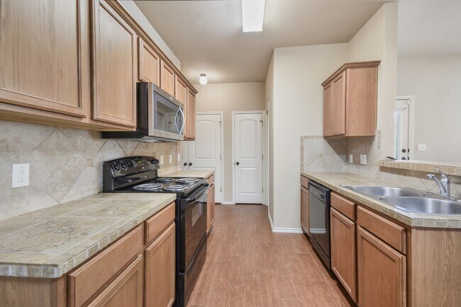 Building Photo - Nice 3 BEDROOM DUPLEX LOCATED IN HUTTO, TE...