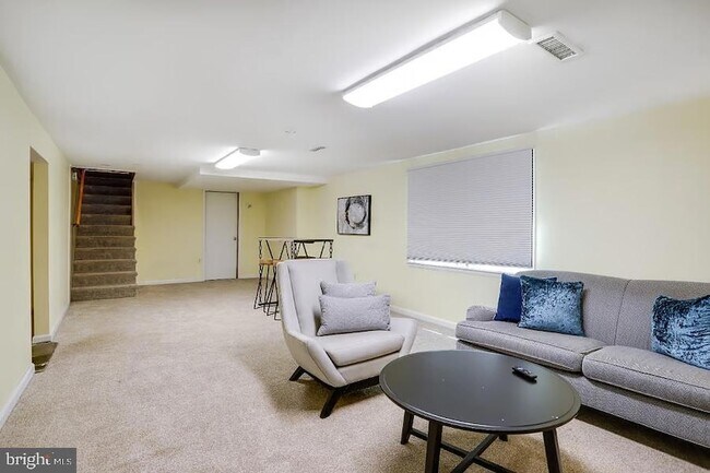 Building Photo - 9724 Admiralty Dr