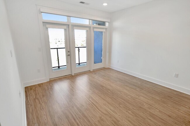 Building Photo - 650 E Brooklyn Vlg Ave