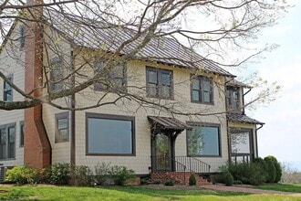Building Photo - Beautiful Country Home With Picturesque Views