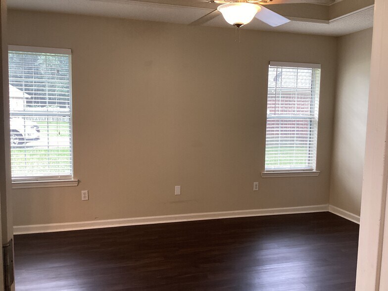 Building Photo - 154 Jamestown Dr