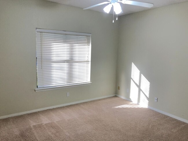 Building Photo - 1 story with lots of charm! Westwood High School!