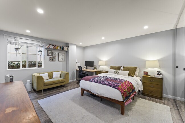 Building Photo - 712 Pacific St