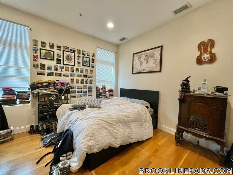 Building Photo - 1801 Beacon St