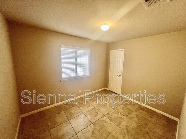 Building Photo - 2509 Elara Dr