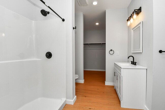 Building Photo - 505 W Grand St