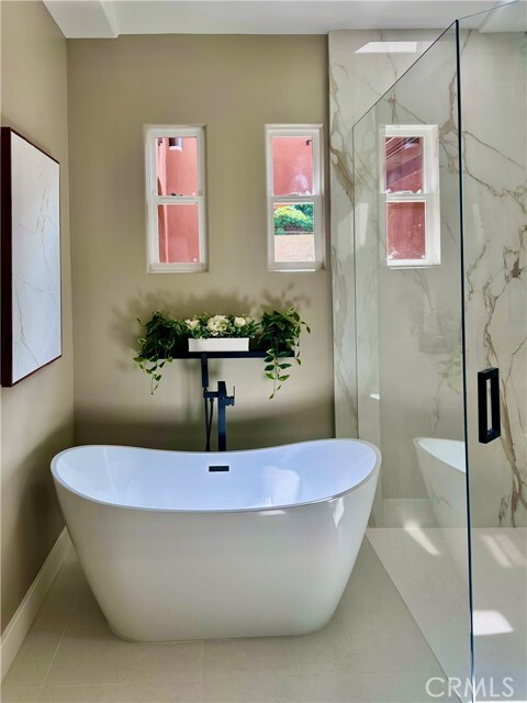 Building Photo - 1 Lucania Dr