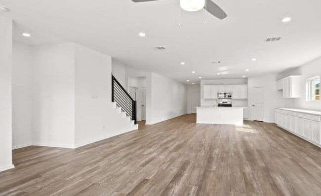 Building Photo - 3008 Emerald Ocean Dr