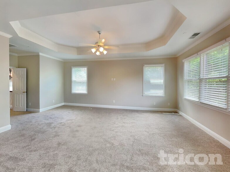 Building Photo - 1206 Comet View Tr SE