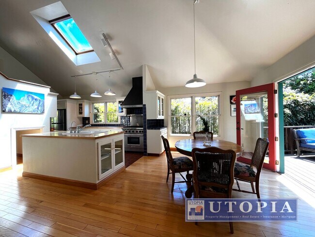 Building Photo - Beautiful, custom finished home in Aptos, ...
