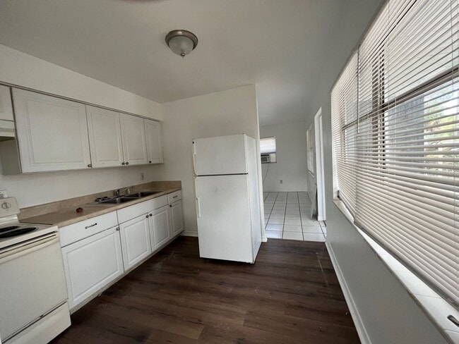 Building Photo - Two bed one bath home