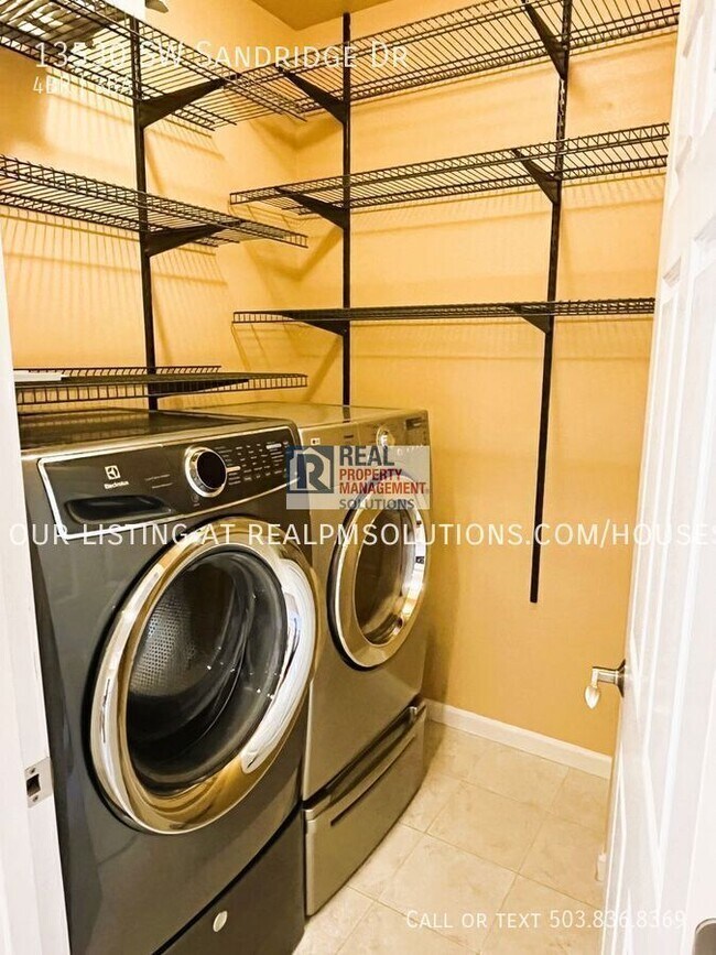 Building Photo - 13530 SW Sandridge Dr