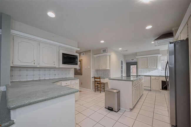 Building Photo - 4015 Black Locust Dr