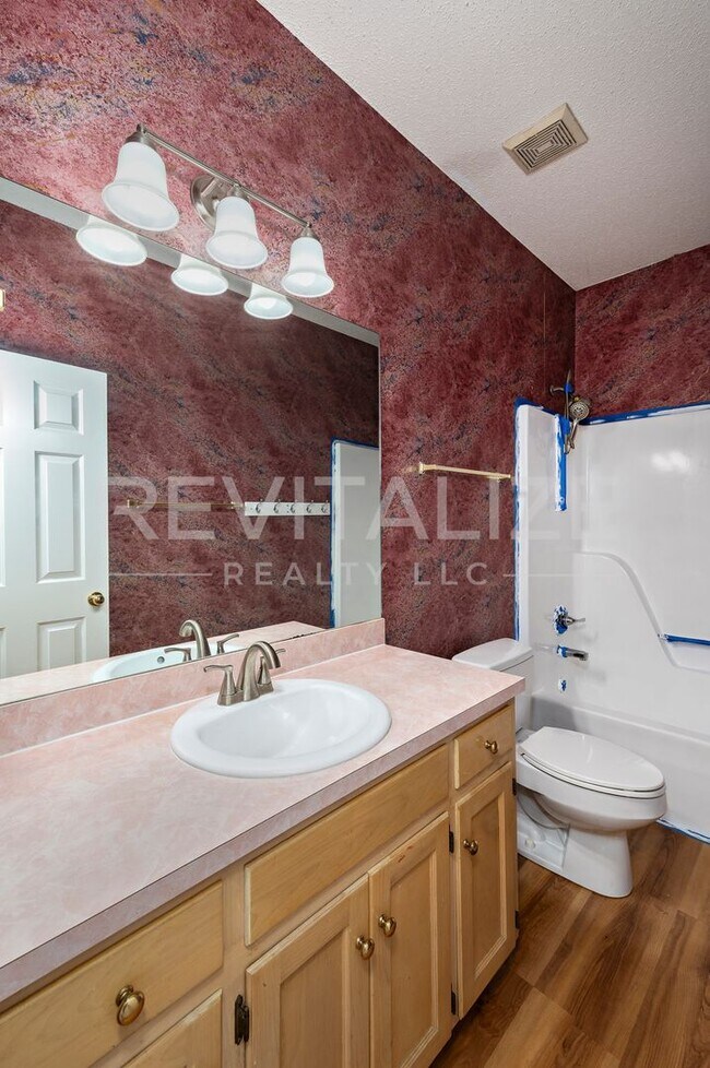 Building Photo - Daphne 3BR/2BA + Bonus Den – Spacious, Stylish & Full of Charm!