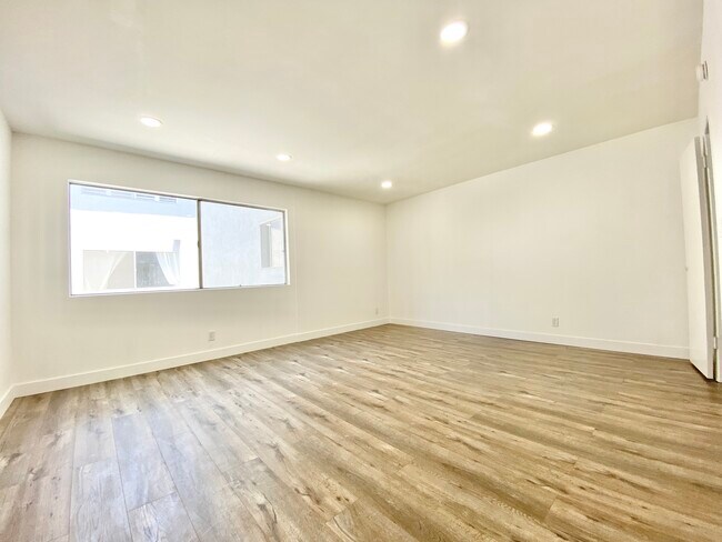 Building Photo - 121 Croft Ave