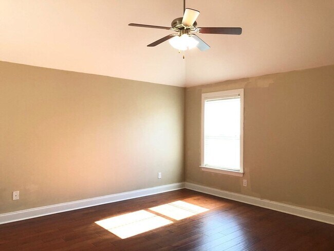 Building Photo - 226 Sandleton Way