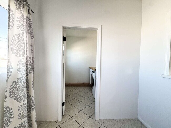 Building Photo - "Updated 3-Bedroom, 2-Bath SOLAR Home in Yuma"