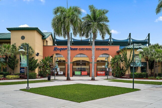 Building Photo - 1203 Town Center Dr