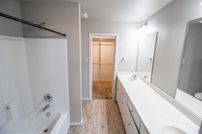 Building Photo - "Spacious 3-Bedroom Duplex -Your Perfect H...