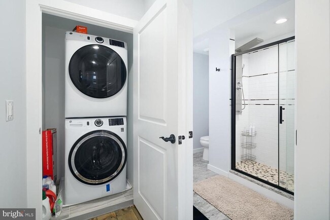 Building Photo - 1940 N Orianna St