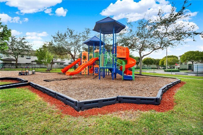 Building Photo - 2239 SE 23rd Ave