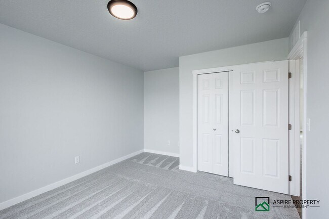 Building Photo - Brand New 5 Bed 3 Bath home 2600sf+ and a 3 car garage