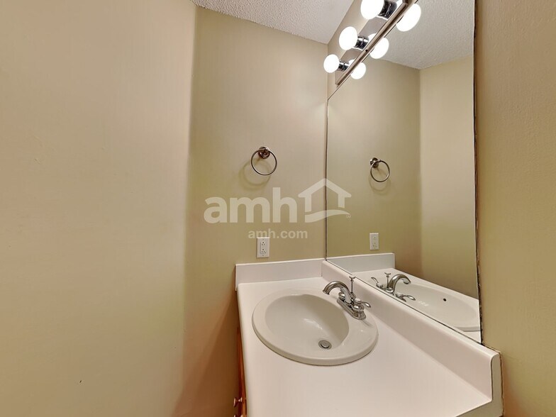 Building Photo - 2849 Elijah Dr