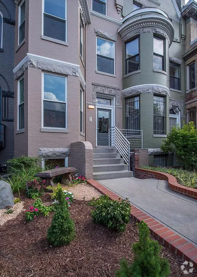 Building Photo - Available Now! 1 Parking Spot Included! 2 ...