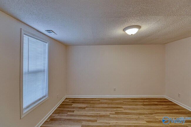 Building Photo - 2910 2nd Ave NW